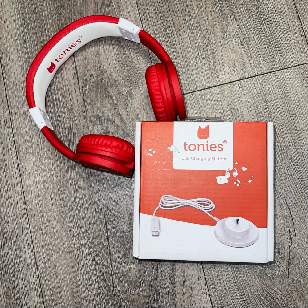 NEW Tonies USB Charging Station & Red Child Headphones